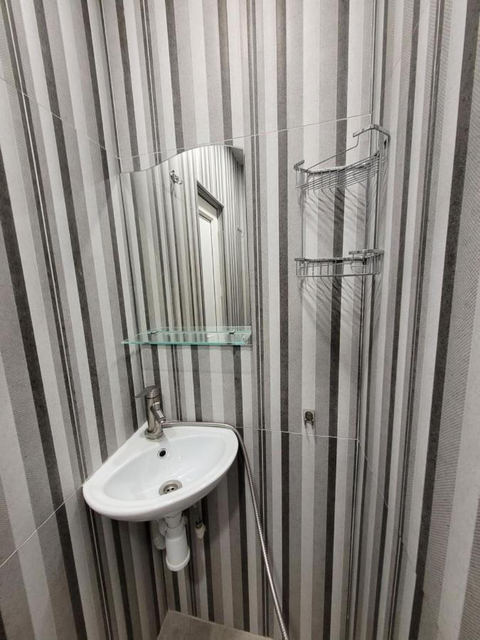 Hotel Мини Дом Целиком Около Мед Центра Астхик Ereván Exterior foto