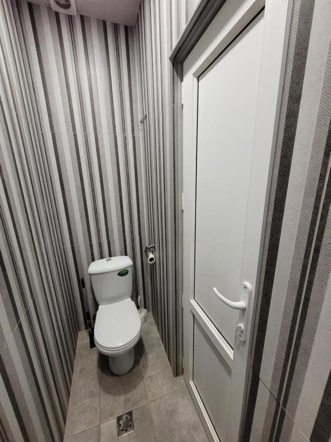 Hotel Мини Дом Целиком Около Мед Центра Астхик Ereván Exterior foto